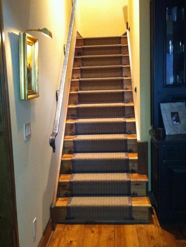 Stair runner with exposed wood edges